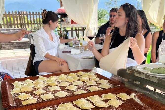 Pompeii: guided tour of the ruins and cooking class fresh pasta - Walking through Pompeii with an archaeologist