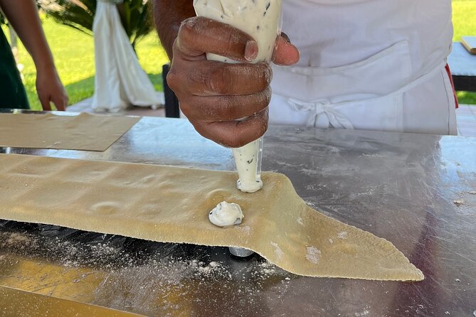 Pompeii: guided tour of the ruins and cooking class fresh pasta - Private transport and group size