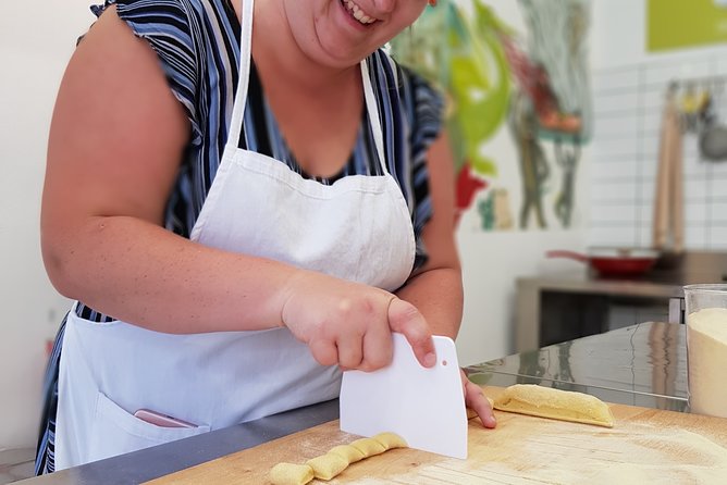 Private Gnocchi Cooking Class with Professional Chef in Padova - Building the tomato and basil sauce