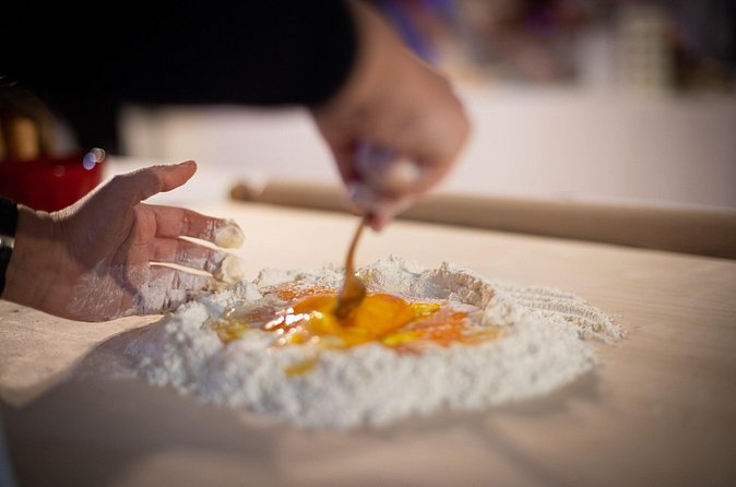 Private pasta-making class at a local's home with tasting in Lecce - The people make the evening
