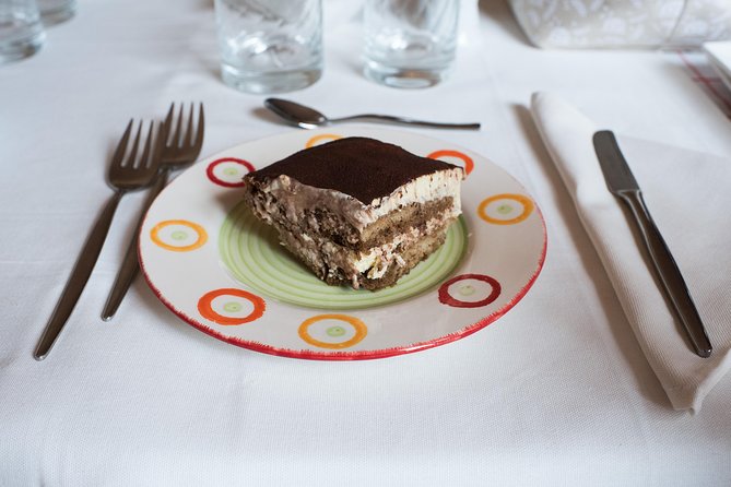 Private Pizza & Tiramisu Class at a Cesarina's home with tasting in Pisa - Making pizza the main event