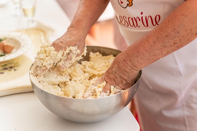Private Pizza & Tiramisu Masterclass at a Cesarina's home with tasting in Matera - A home kitchen instead of a cooking school