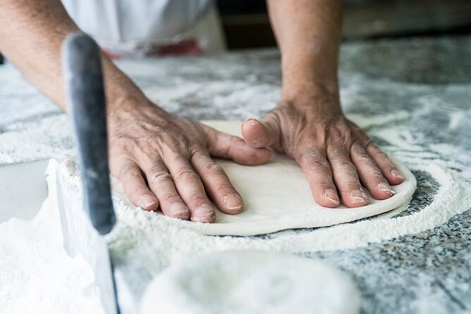Real Neapolitan Pizza Class in a Historic Pizzeria - What the small group means for you