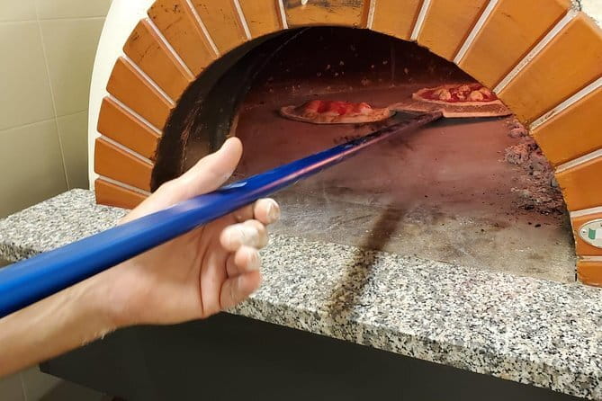 Real Pizza And Gelato Lesson In Florence - Sitting down for dinner and regional wine