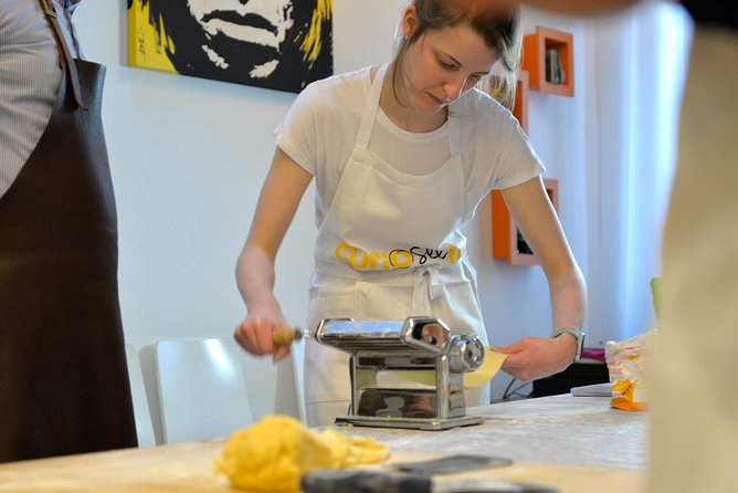 Rialto Market Tour with Hands on Cooking Class, Wine & Tiramisu - Starting at Rialto Market with a local chef