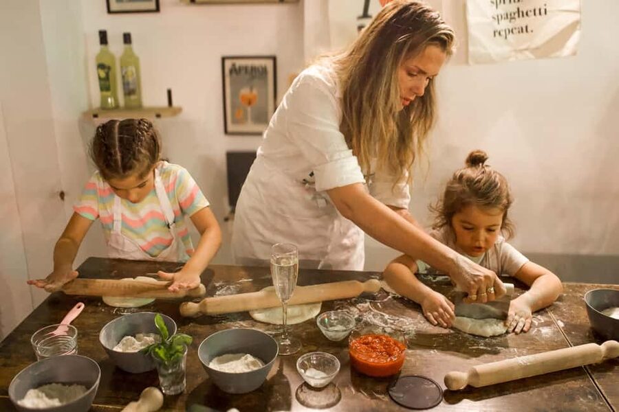 Rome 2-in-1: Pizza & Tiramisu Cooking MasterClass - Who should book this experience