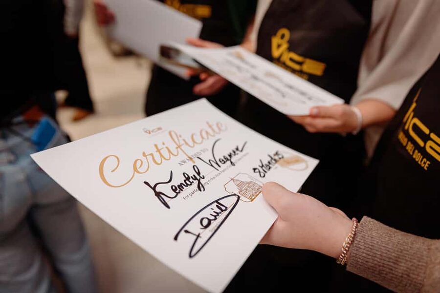 Rome: Cannoli, Gelato, Tiramisu Baking & Cooking Class - How private groups change the feel