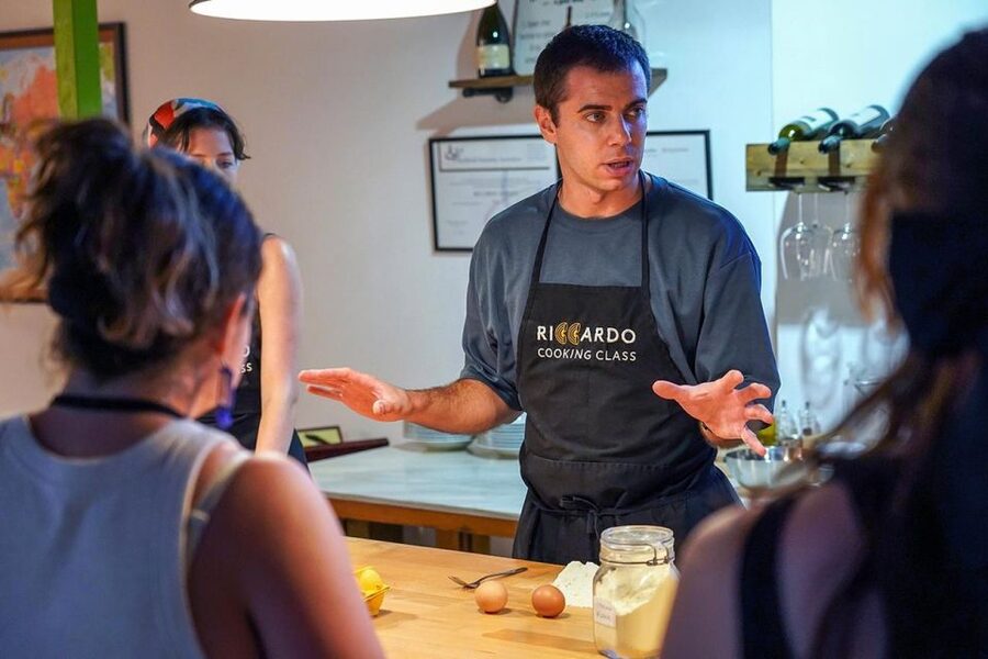 Rome: Fresh Pasta-Making Class with Italian Chef and Wine - Timing, access, and getting there