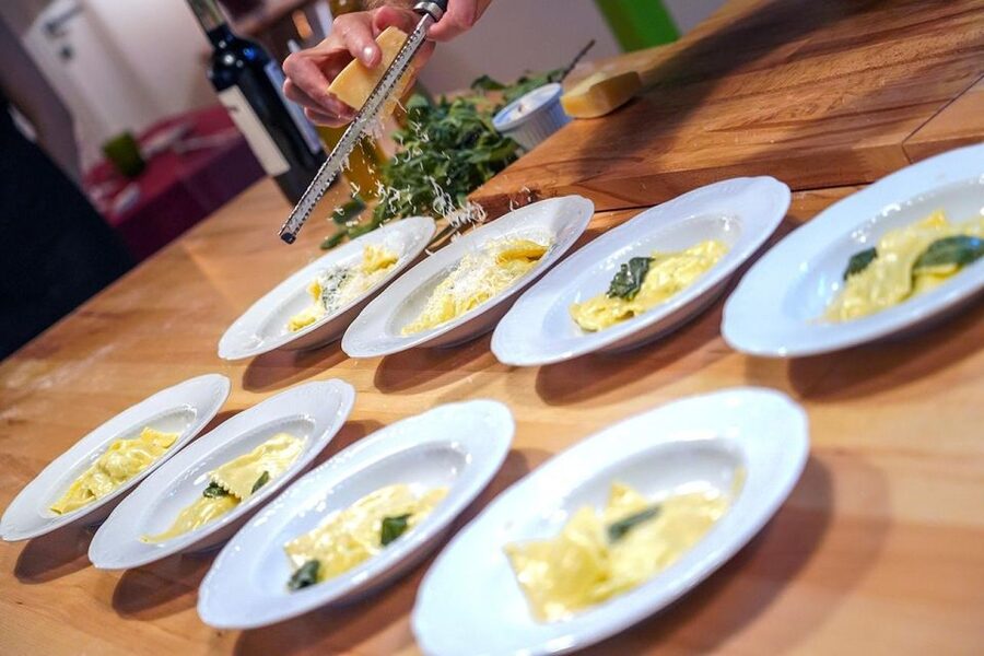 Rome: Fresh Pasta-Making Class with Italian Chef and Wine - Should you book it?