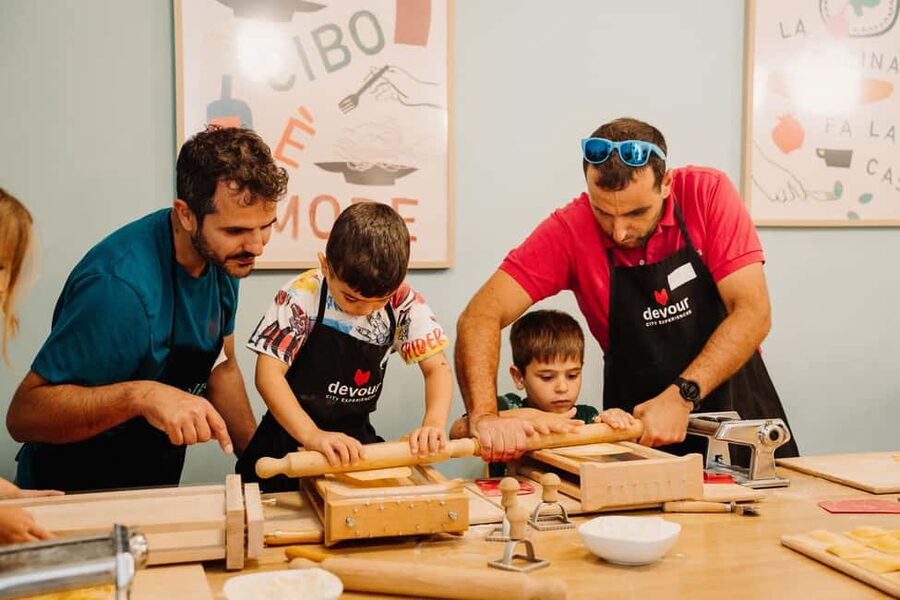 Rome: Fresh Pasta-Making Class with Wine and Gelato - Key points at a glance