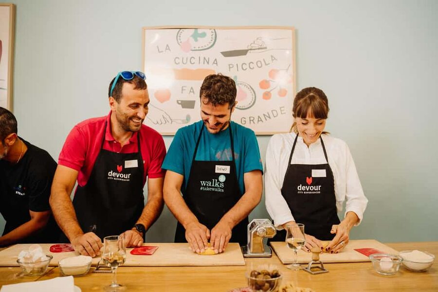 Rome: Fresh Pasta-Making Class with Wine and Gelato - Roman sauces and local food tips