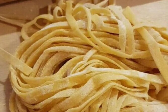 Rome: Hands-on Fettuccine, Ravioli & Tiramisu Cooking Class - Language and teaching style