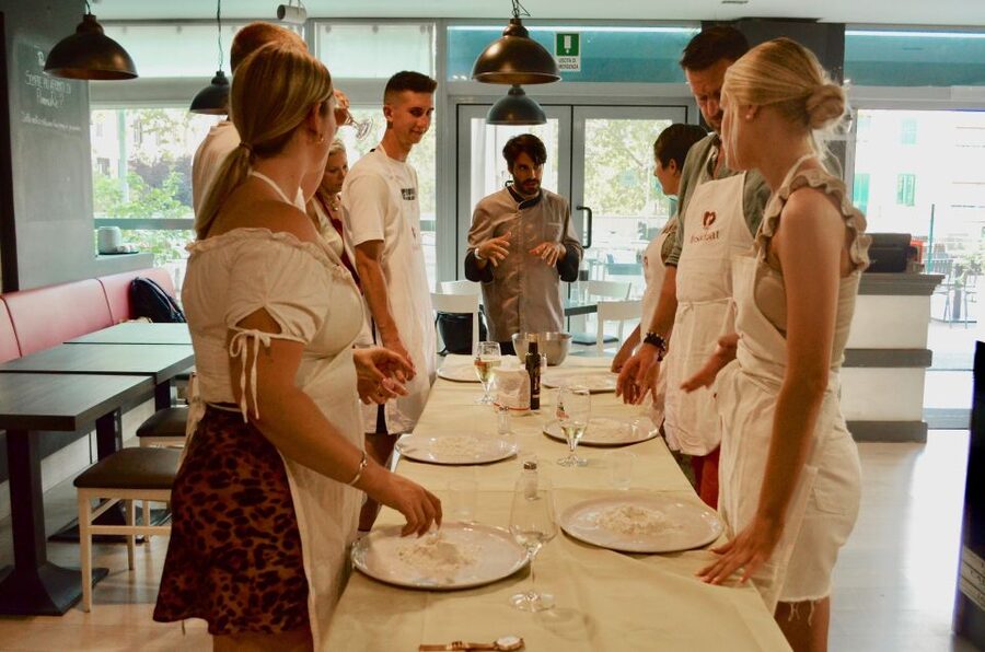 Rome: Hands-On Pizza Making Class near the Vatican with Wine - From flour and dough to a finished pizza