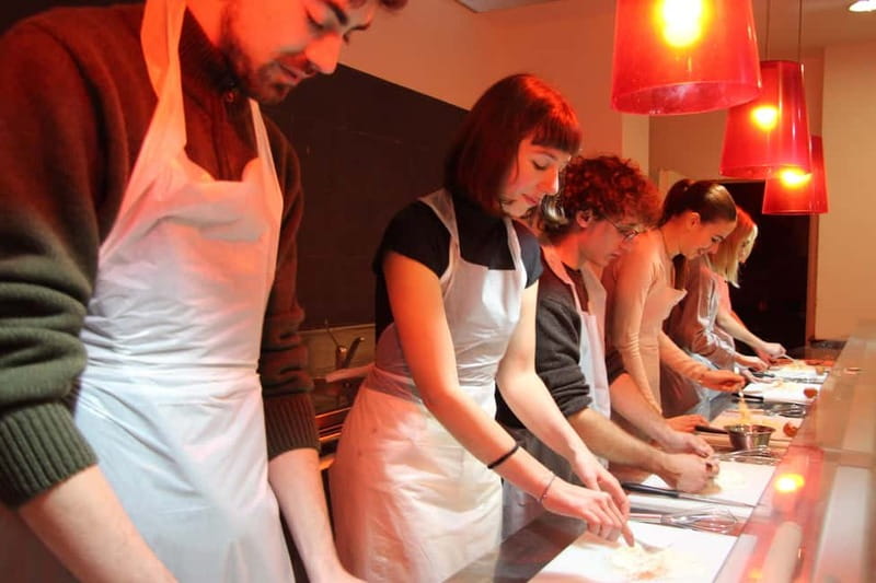 Rome: Lasagna, Fettuccine Pasta & Tiramisu Cooking Class - Assembling your own lasagna