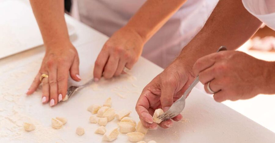 Rome: Pasta and Tiramisu Class at a Local's Home - Why the private format matters