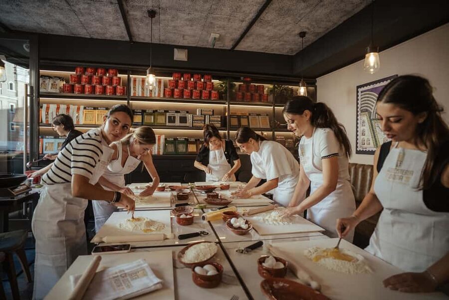 Rome: Pasta and Tiramisu Cooking Class with Spritz and Wine - Key points at a glance