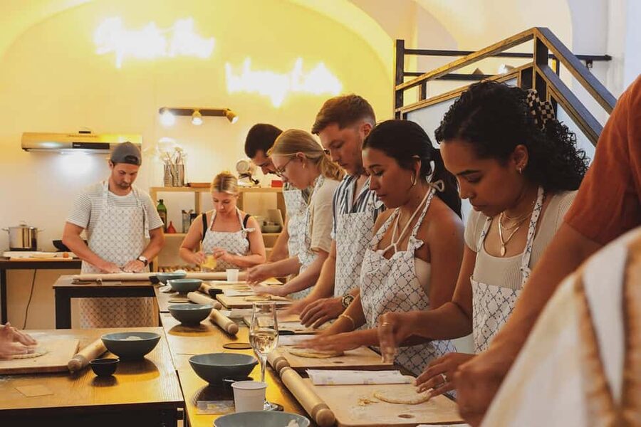 Rome: Pasta Class with 3 Spritz or Tiramisu by the Colosseum - Key points at a glance