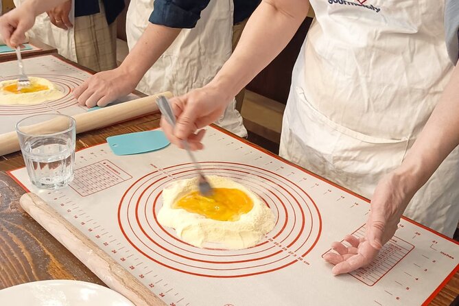 Rome: Pasta Cooking Class, Dinner & Wine in Authentic Restaurant - Why the small group matters