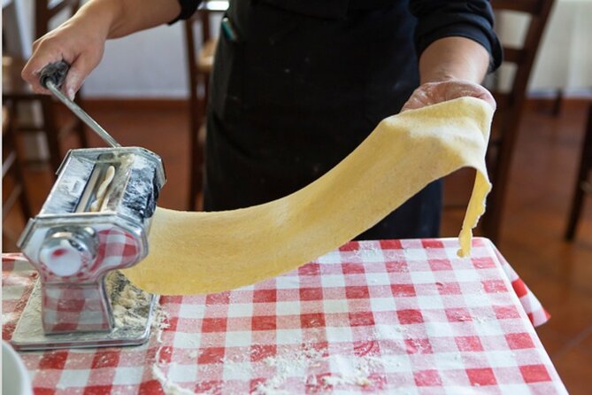 Rome: Pasta Fettuccine Ravioli and Tiramisu Cooking Class - Why the group size matters