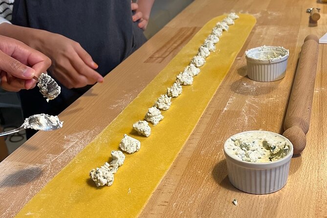 Rome Pasta Making Class with Italian Sauces and Wine Included - How the chefs teach