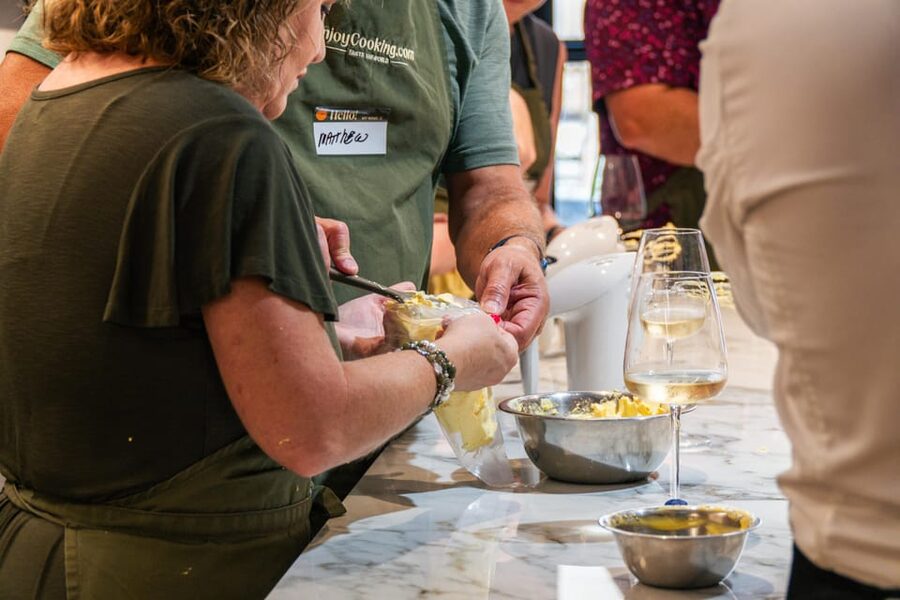 Rome: Pasta, Ravioli & Tiramisu Cooking Class by Colosseum - The chefs set the tone