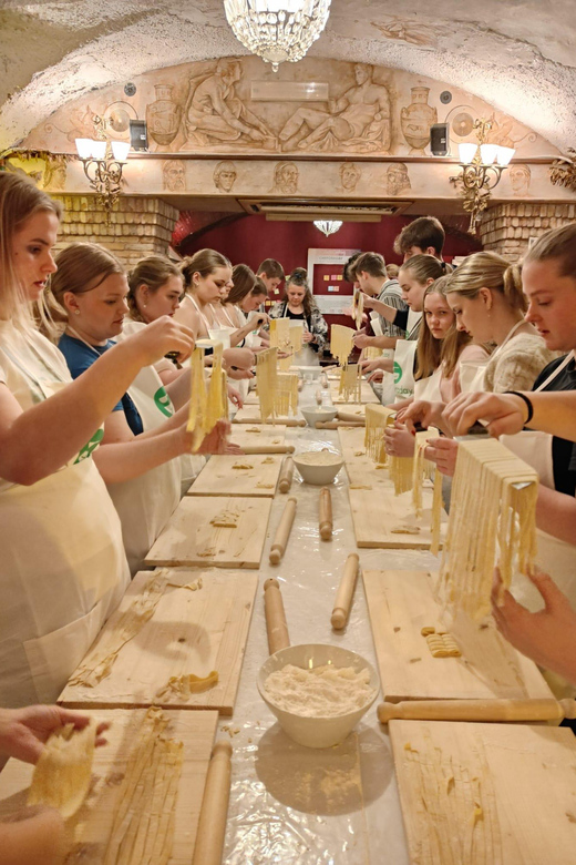 Rome: Pasta & Tiramisu Cooking Class near the Spanish Steps - A pasta class beside the Spanish Steps