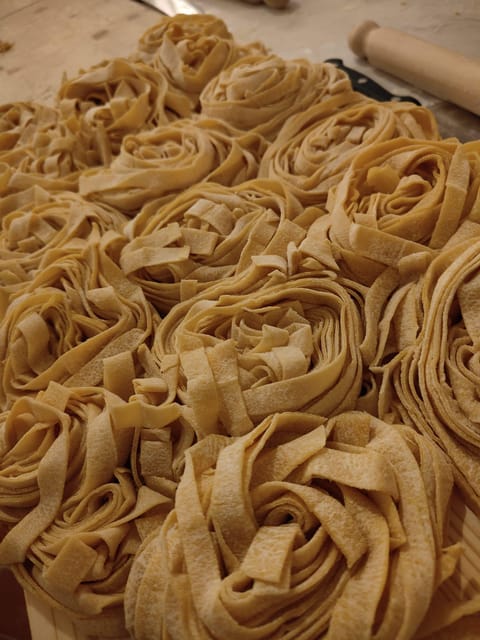 Rome: Pasta & Tiramisu Cooking Class near the Spanish Steps - Small details that improve the evening