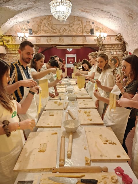 Rome: Pasta & Tiramisu Cooking Class near the Spanish Steps - What happens when you make the fettuccine
