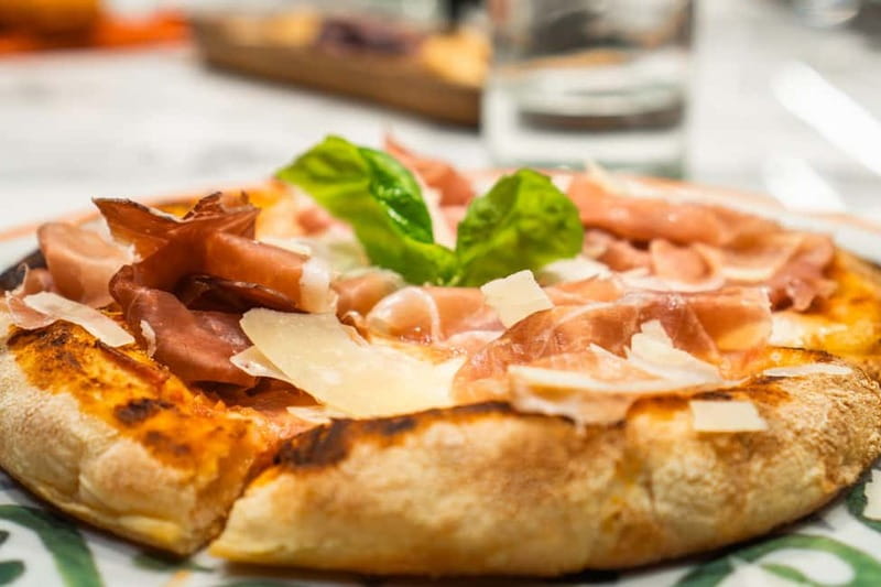 Rome: Pizza and Gelato Cooking Class with Wine - Wine, snacks, and the shared table