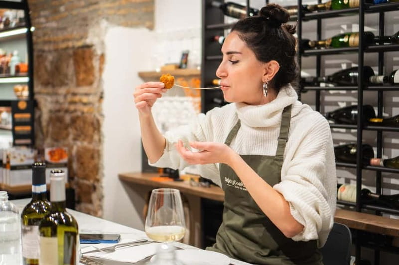 Rome: Pizza and Gelato Cooking Class with Wine - Kneading dough for Roman-style pizza