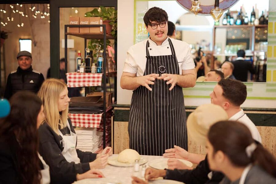 Rome: Pizza and Tiramisu Cooking Class in Piazza Navona - What happens during the 2.5 hours
