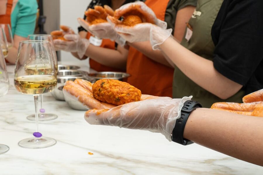 Rome: Pizza & Gelato Cooking Class + Private Chef - Key points to know before booking