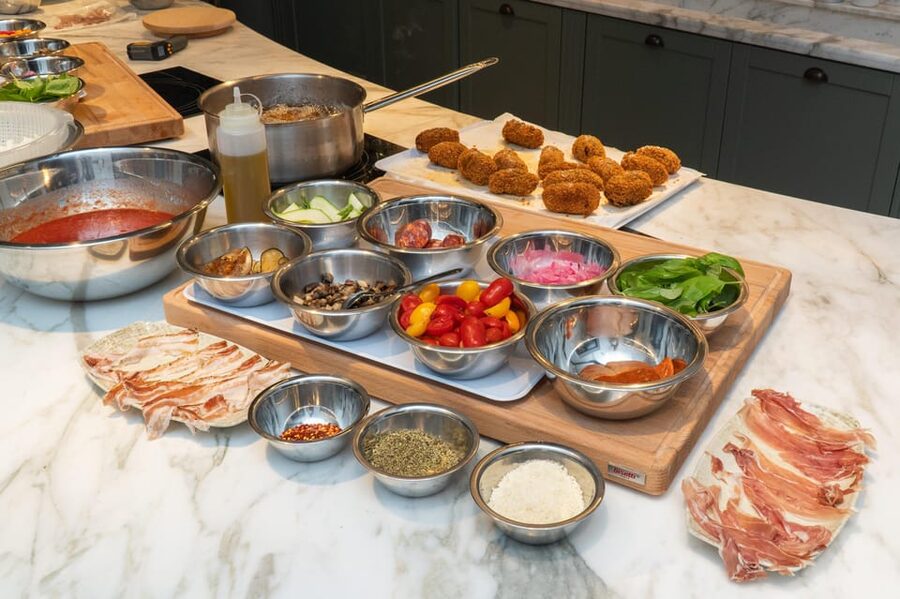 Rome: Pizza & Gelato Cooking Class + Private Chef - A Roman cooking class beside the Turtle Fountain