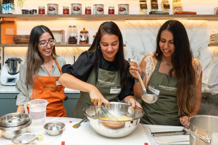 Rome: Pizza & Gelato Cooking Class + Private Chef - Starting with pizza dough and Roman technique