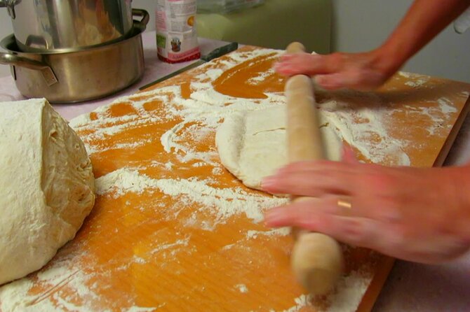 Rome: Private Pizza Making Home cooking class with a local - Key points to know before booking