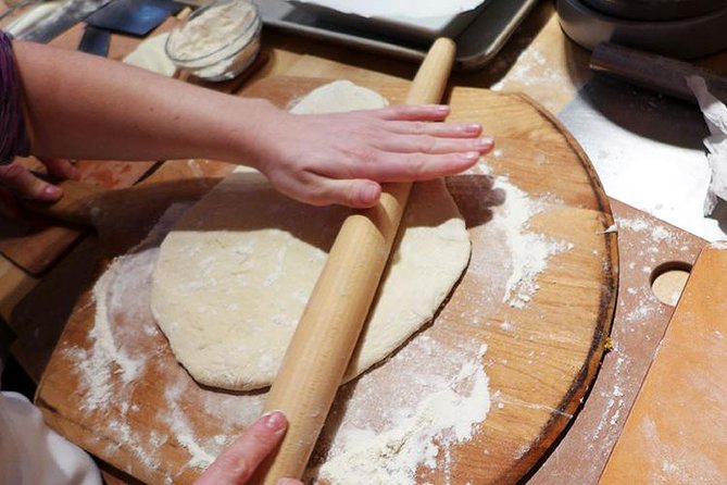Rome: Private Pizza Making Home cooking class with a local - Why the private format changes the experience