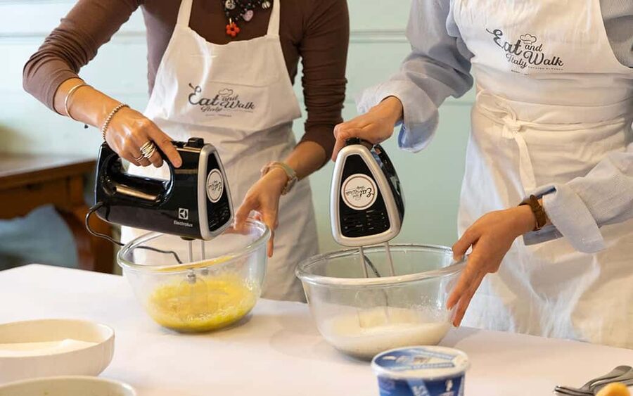 Rome: Ravioli, Fettuccine and Tiramisu Cooking Class - Starting with tiramisu at Gusto Restaurant
