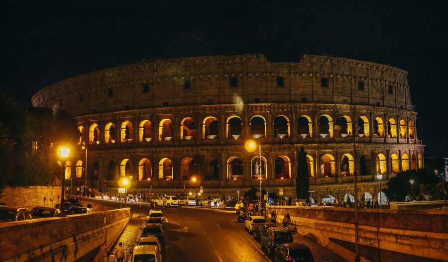 Rome: Small-Group Night Tour with Pizza and Gelato - Guide quality and group atmosphere