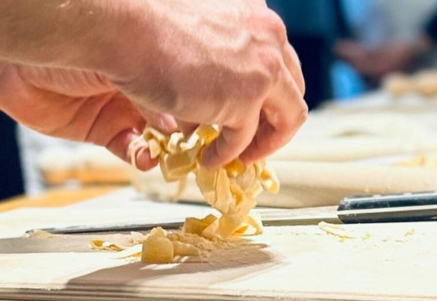 Rome: Small Group Pasta cooking class near Piazza Navona - How the small group changes the experience