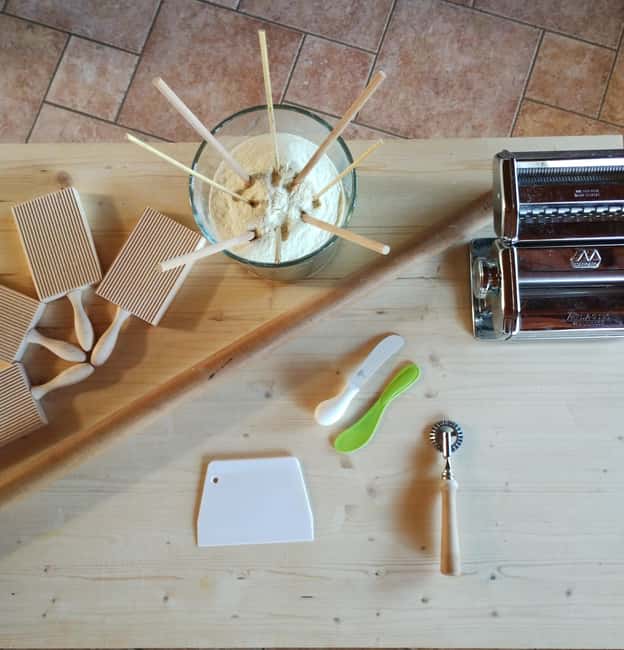 Sciacca: Traditional Pasta Class With Wine Included - Learning the dough with your hands