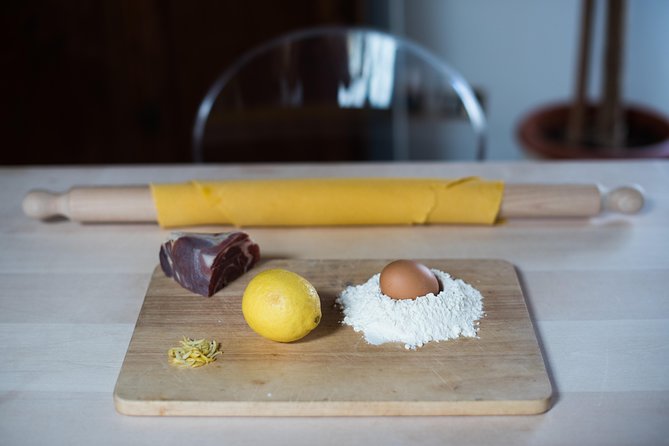 Share Your Pasta Love in a Local’s Home in Venice - Sitting down to eat your own pasta