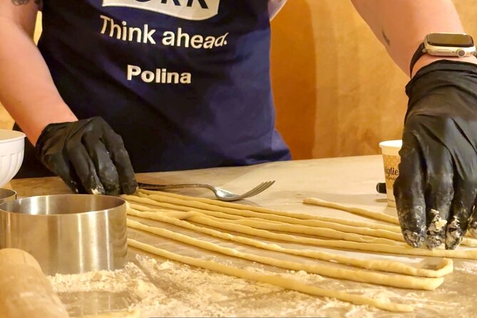 Siena: Pasta and Tiramisu Small Group Cooking Class with Wine - The instructors and teaching style