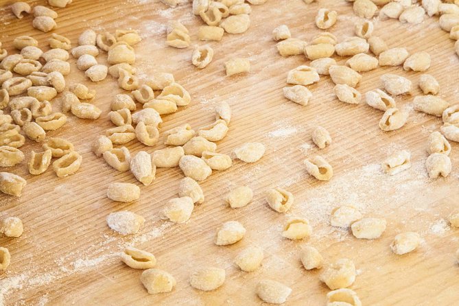 Small group Pasta and Tiramisu class in Lecce - Why the small group size helps