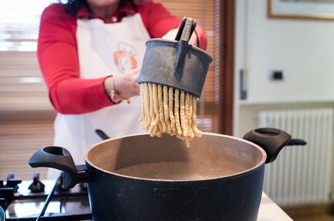 Small group Pasta and Tiramisu class in Rimini - Who should book this experience
