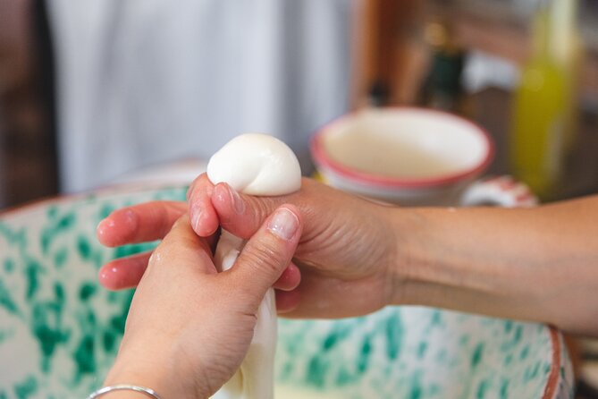 Sorrento Handmade Pizza school - From preparation to oven in a few minutes