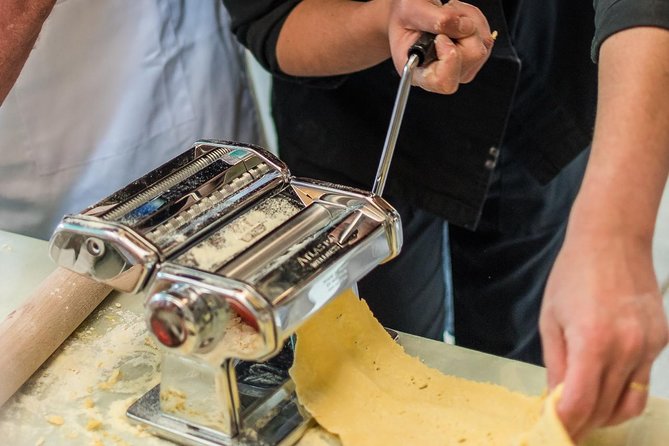 Sorrento: Hands-On Pasta, Tiramisu & Limoncello Fun Class - Caprese salad and the value of simple ingredients