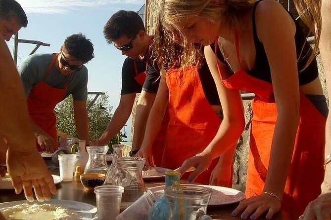Sorrento Pizza Class with Wine, Limoncello and Transfer Included - Timing, pickup, and cancellation details