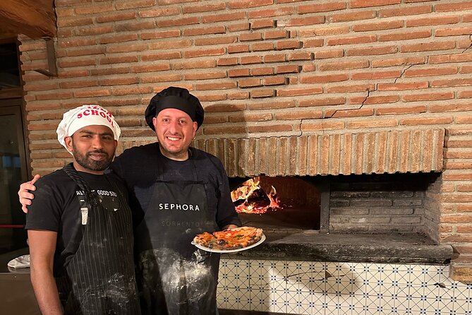 Sorrento Pizza Making Class with Local Pizzaiolo Hands on 100% - How social is the class?