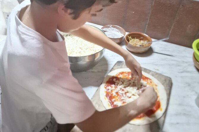 Sorrento Pizza Making Class with Local Pizzaiolo Hands on 100% - Meeting Claudio, the local pizzaiolo