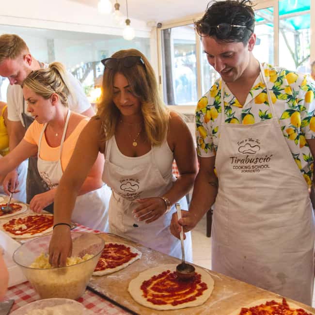 Sorrento: Pizza Making Course - How Luigi and the staff shape the experience